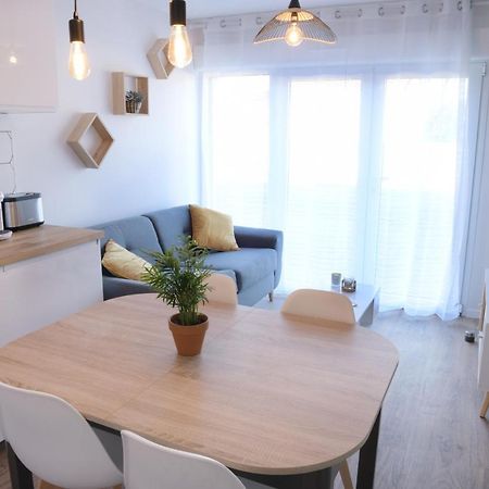 Appart T2 Avec Terrasse, Parking Et Wifi อองกูแลม ภายนอก รูปภาพ