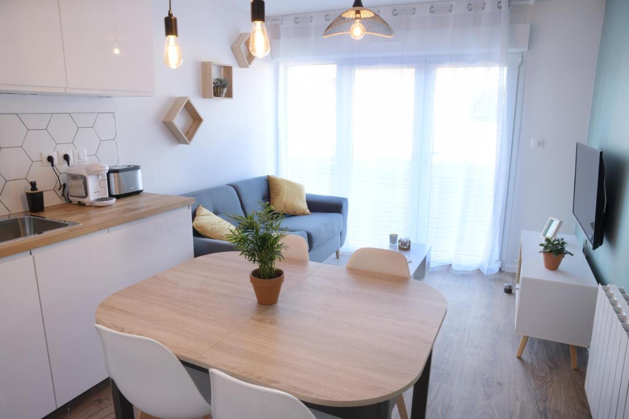 Appart T2 Avec Terrasse, Parking Et Wifi อองกูแลม ภายนอก รูปภาพ
